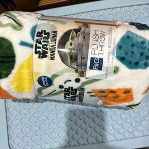 Star Wars Mandalorian "The Child" Baby Yoda Oversized Plush Throw Blanket NWT